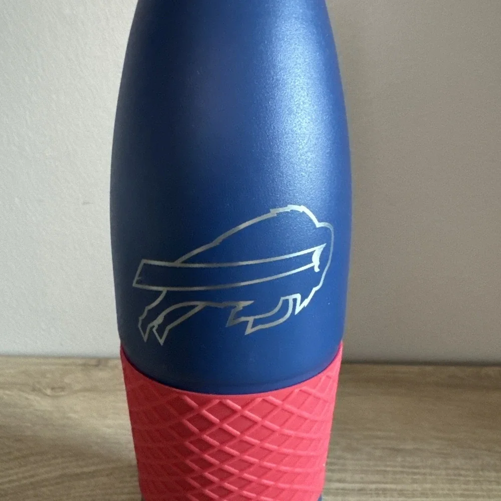 Buffalo Bills Water Bottle NFL Fandom Blue Red Silver 20 oz Vacuum Sealed‎ New